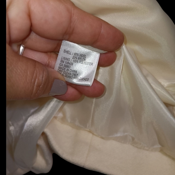 ANTONIO MELANI Cream Peacoat with Wide Lapels - Picture 9 of 10